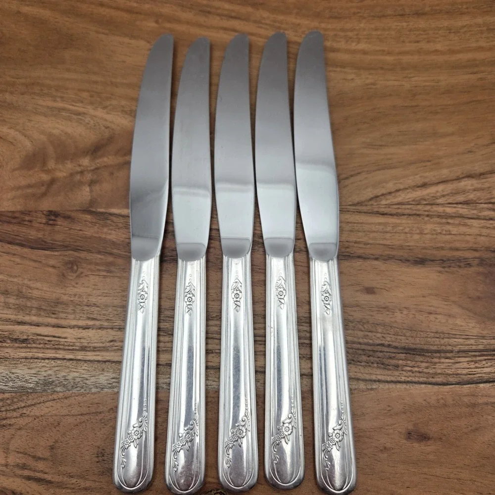 5 Vintage Oneida Community Tudor Plate Queen Bess II Silverplate Dinner Knives
